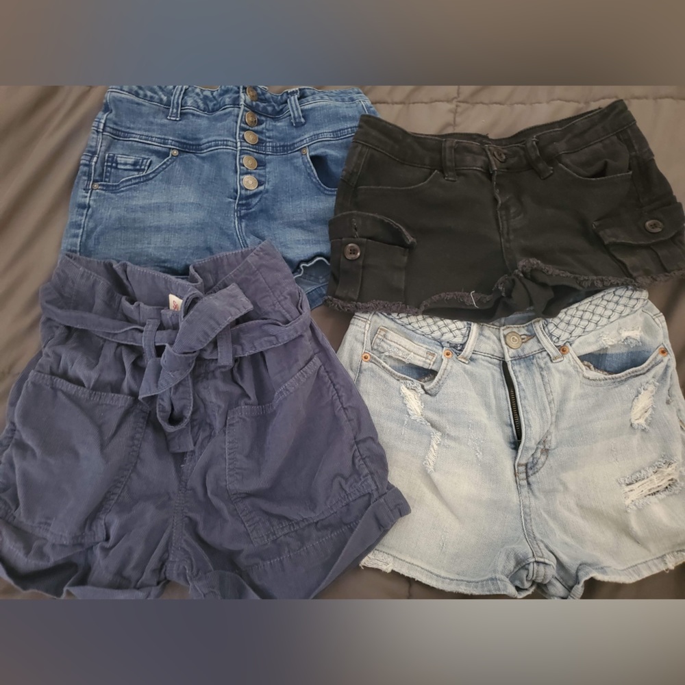 bundle Shorts - Picture 2 of 2